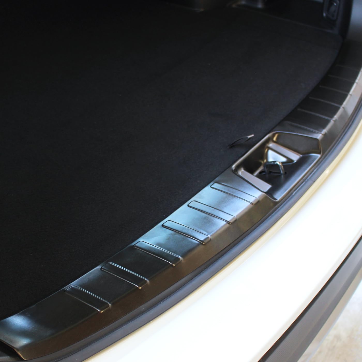 スバル・フォレスター　スカッフプレートプロテクターセット カバー　ブラック Amazon | フォレスター FORESTER アクセサリ ラゲッジ